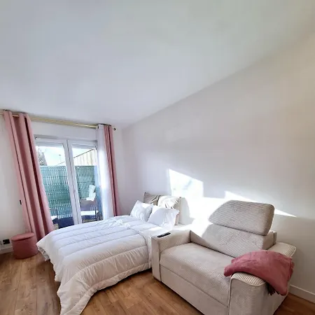 Fantasia With Private Car-park - 15min To Disneyland By Bus Number 2233 Apartman *